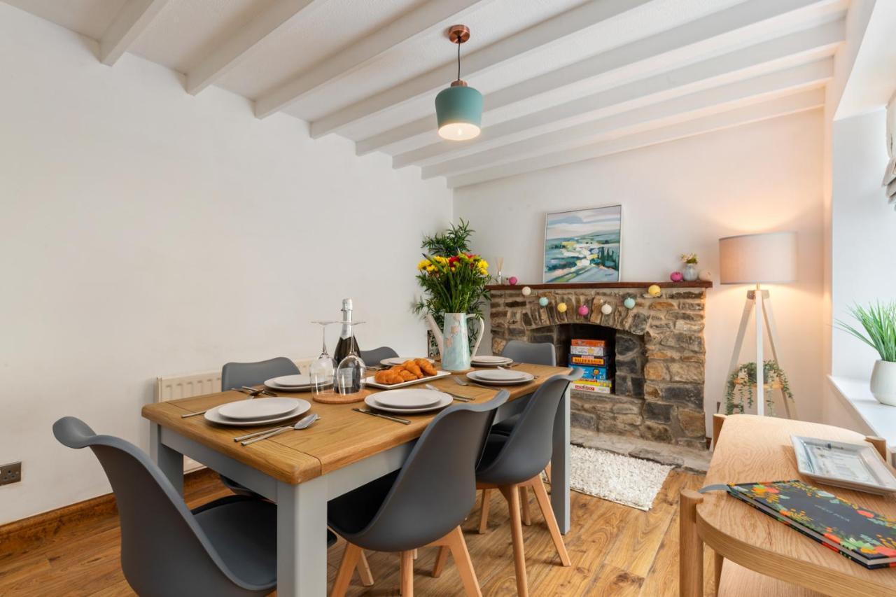 Ivydene - Beautiful Cottage, Stone Throw From Beach, Wonderful Sea Views Сондърсфут Екстериор снимка
